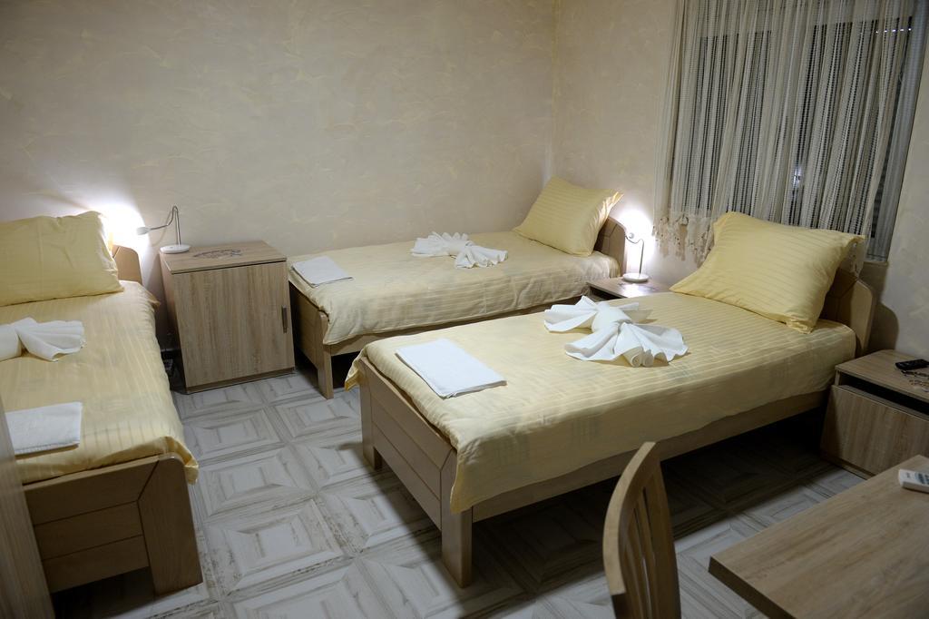 Guesthouse Dokic Leskovac  Ngoại thất bức ảnh
