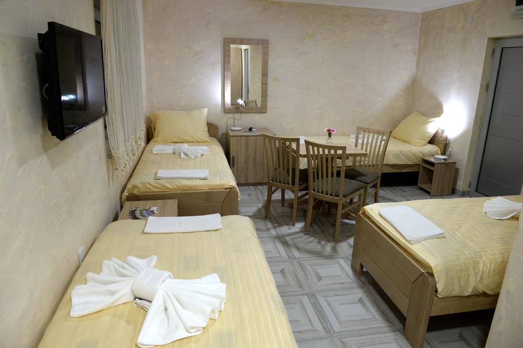 Guesthouse Dokic Leskovac  Ngoại thất bức ảnh